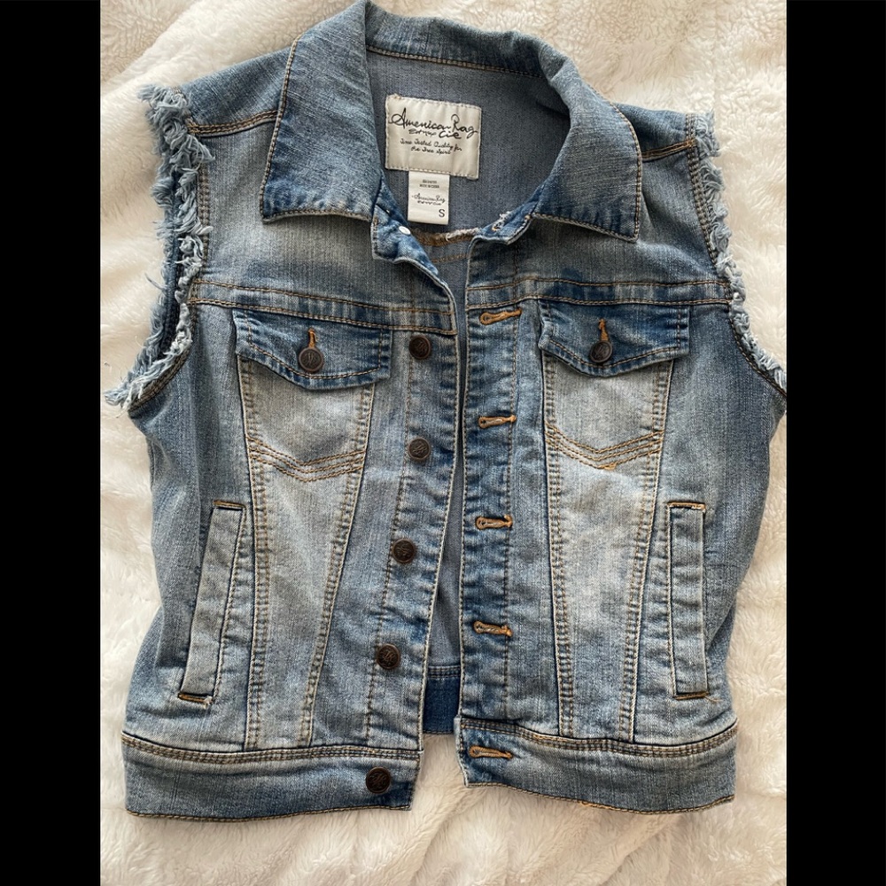 Sleeveless jean jacket